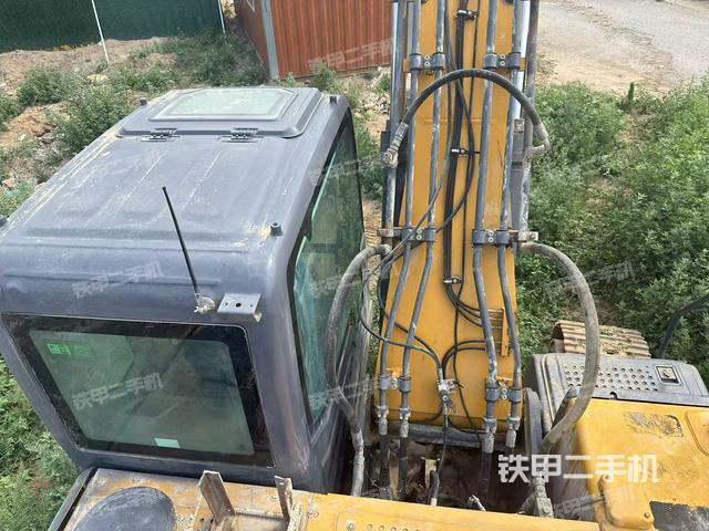 驾驶室顶部(整机外观) 驾驶室顶部(整机外观)