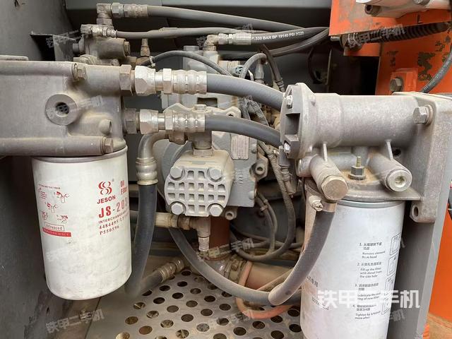 液压泵舱室正面整体(整机外观) 液压泵舱室正面整体(整机外观)