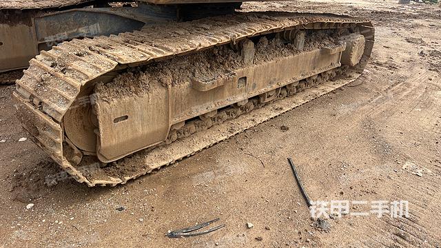 单侧履带整体(整机外观) 单侧履带整体(整机外观)