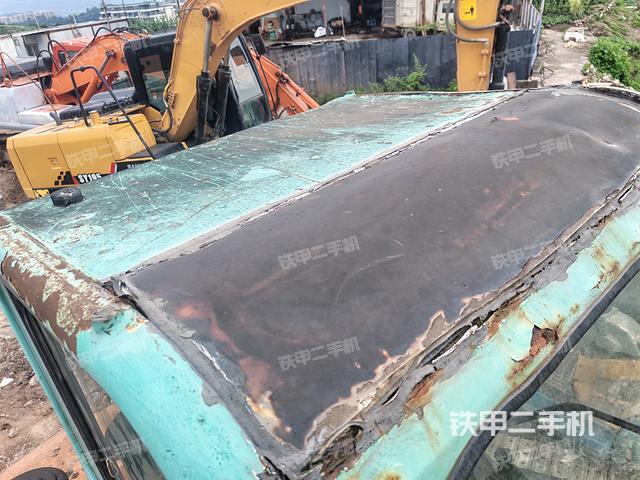 驾驶室顶部(整机外观) 驾驶室顶部(整机外观)