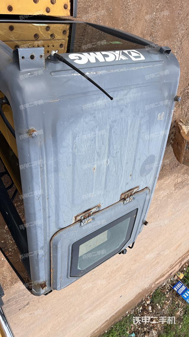 驾驶室顶部(整机外观) 驾驶室顶部(整机外观)