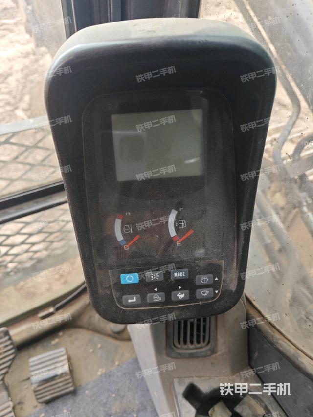 显示屏 (驾驶室部分) 显示屏 (驾驶室部分)