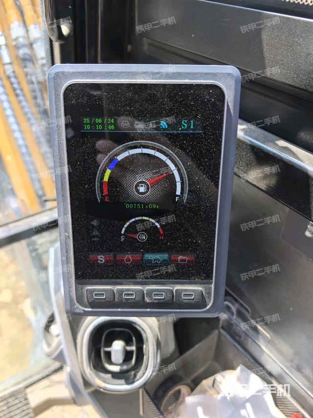 显示屏 (驾驶室部分) 显示屏 (驾驶室部分)