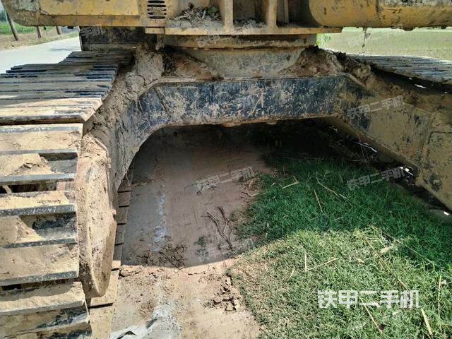 转盘和下车架正前（工作和回转装置）