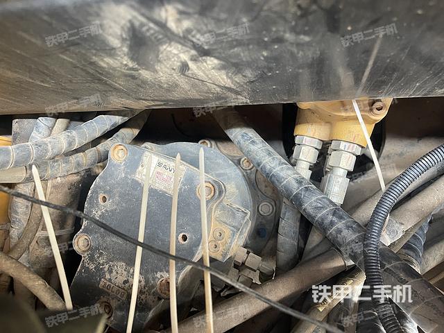 回转马达和主控阀（整机外观）