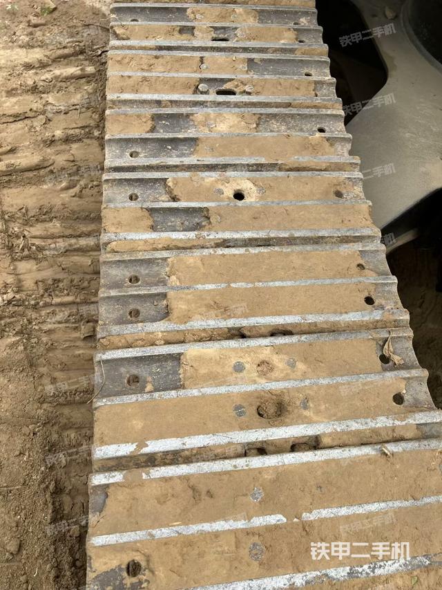 单侧履带整体(整机外观) 单侧履带整体(整机外观)