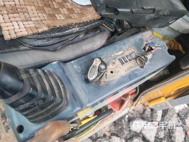 座椅左侧控制台/音响/含左手柄(驾驶室部分) 座椅左侧控制台/音响/含左手柄(驾驶室部分)