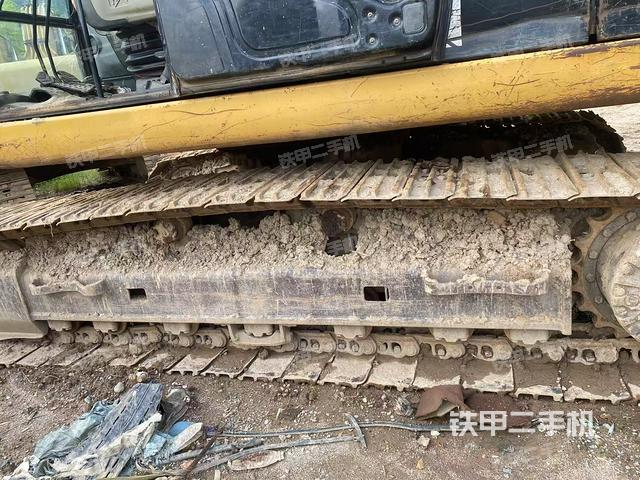 单侧履带整体(整机外观) 单侧履带整体(整机外观)