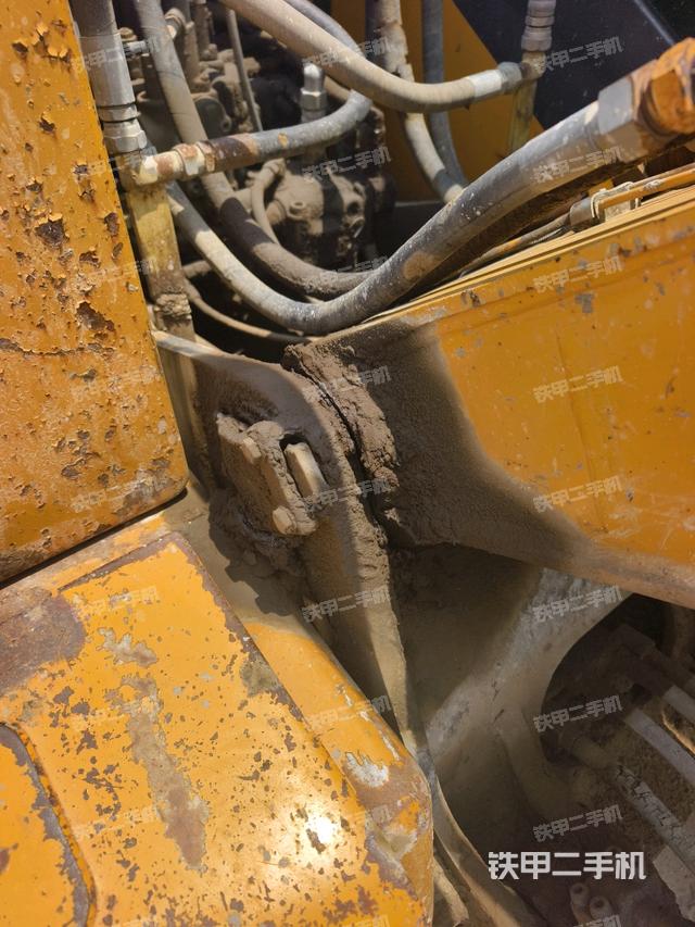 大臂根部 斜视(工作和回转装置) 大臂根部 斜视(工作和回转装置)