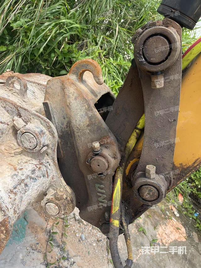 驾驶室顶部（整机外观）