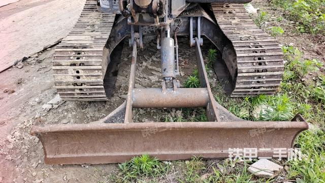 转盘和下车架正前(工作和回转装置) 转盘和下车架正前(工作和回转装置)