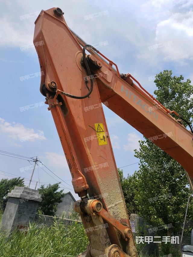 小臂整体左后(工作和回转装置) 小臂整体左后(工作和回转装置)