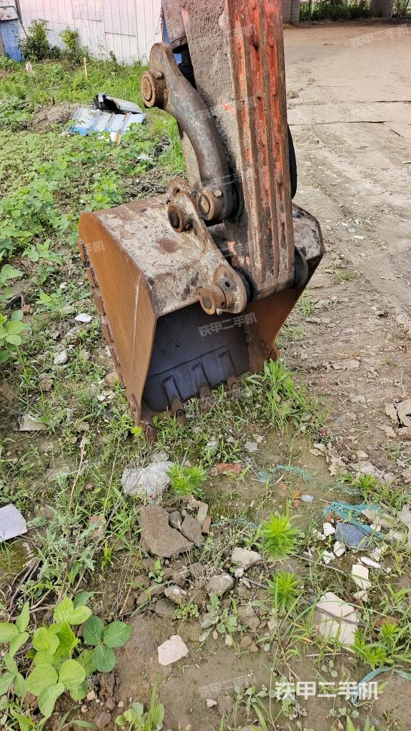 铲斗右后整体(工作和回转装置) 铲斗右后整体(工作和回转装置)