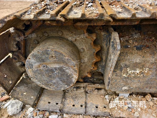 右驅(qū)動輪（行走機構(gòu)）