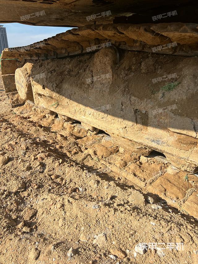 单侧履带整体(整机外观) 单侧履带整体(整机外观)