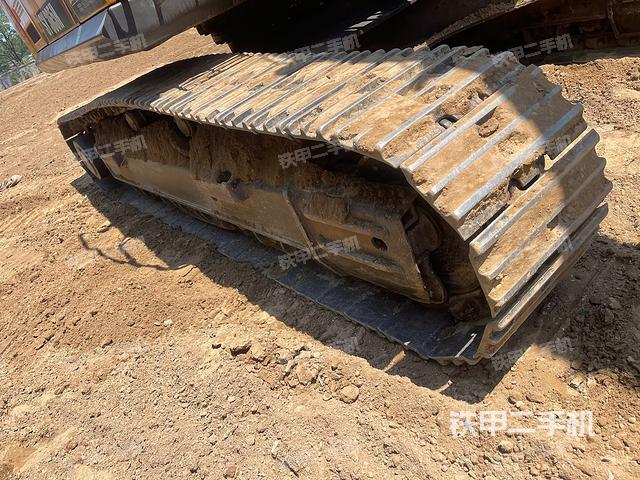 单侧履带整体(整机外观) 单侧履带整体(整机外观)