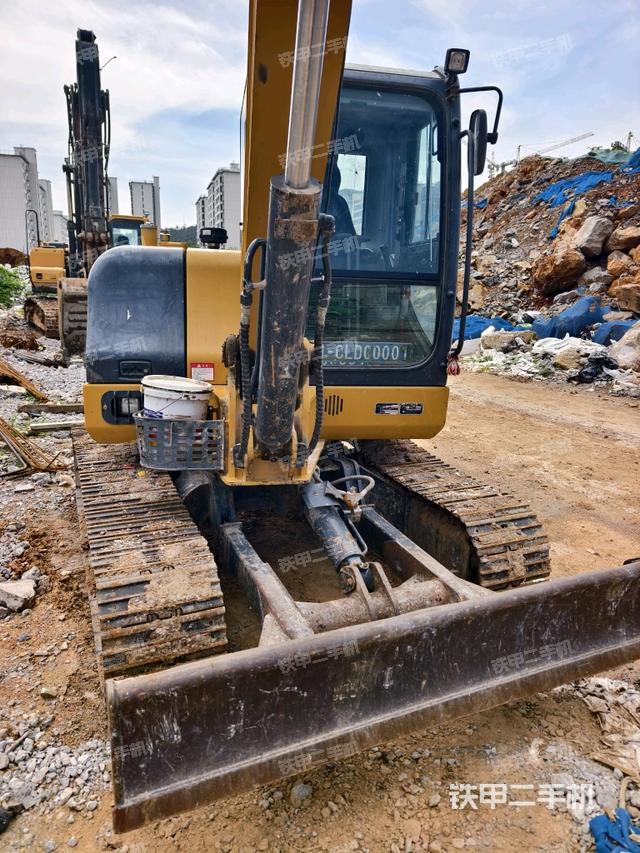 轉(zhuǎn)盤和下車架正前（工作和回轉(zhuǎn)裝置）