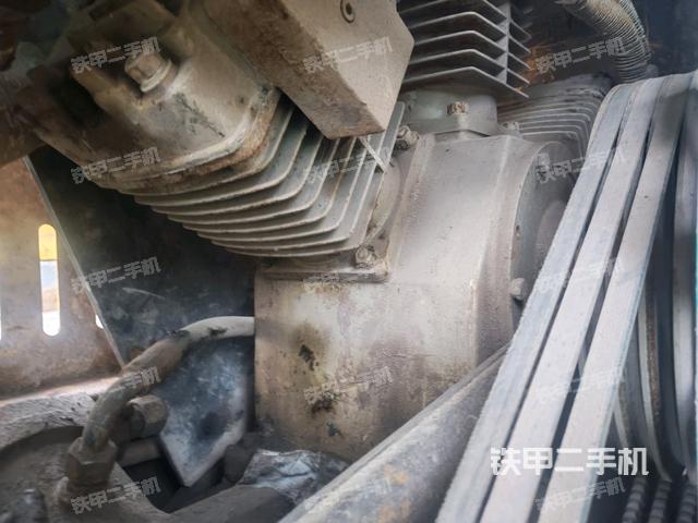 铲斗右后整体(工作和回转装置) 铲斗右后整体(工作和回转装置)