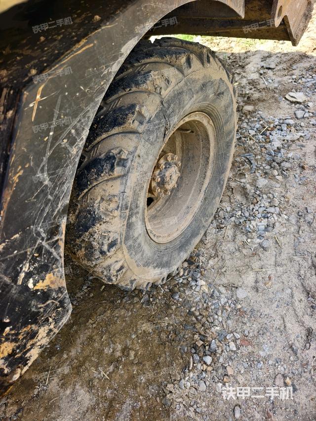 左驱动轮(行走机构) 左驱动轮(行走机构)