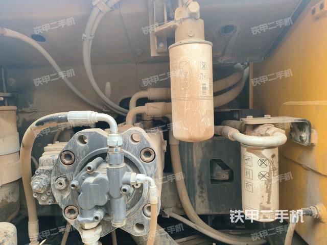 液压泵舱室正面整体(整机外观) 液压泵舱室正面整体(整机外观)