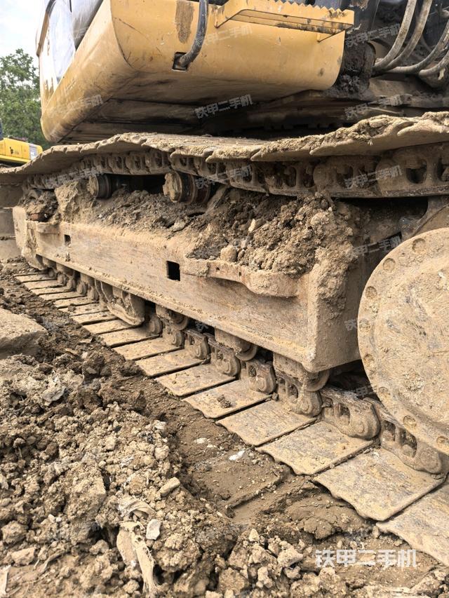 单侧履带整体(整机外观) 单侧履带整体(整机外观)