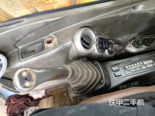 后窗玻璃角标（驾驶室部分）