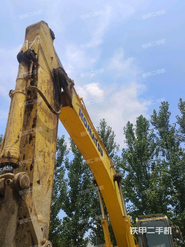 小臂整体左后(工作和回转装置) 小臂整体左后(工作和回转装置)