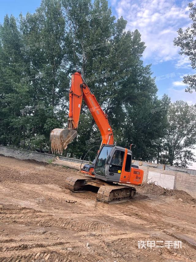 驾驶室顶部(整机外观) 驾驶室顶部(整机外观)