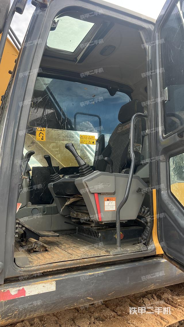 驾驶室整体(整机外观) 驾驶室整体(整机外观)