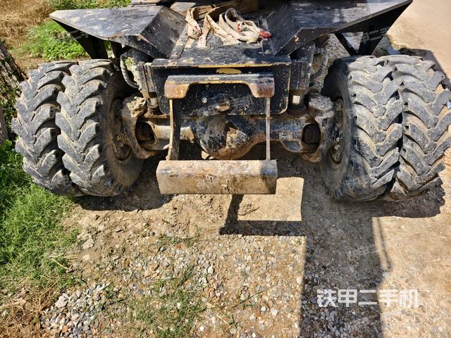 转盘和下车架正前(工作和回转装置) 转盘和下车架正前(工作和回转装置)