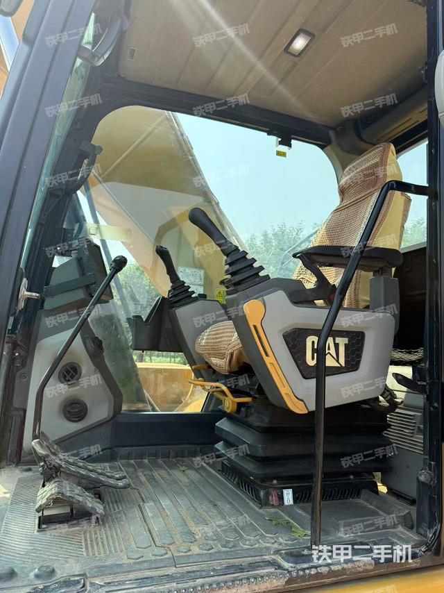 驾驶室整体(整机外观) 驾驶室整体(整机外观)