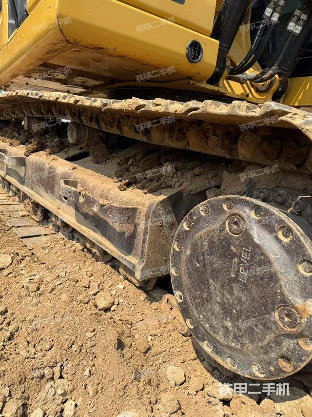 单侧履带整体(整机外观) 单侧履带整体(整机外观)