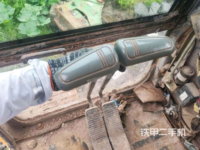 后窗玻璃角标(驾驶室部分) 后窗玻璃角标(驾驶室部分)