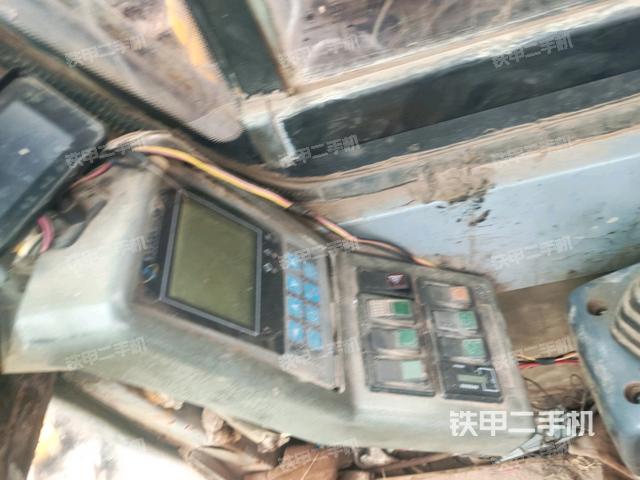 显示屏 (驾驶室部分) 显示屏 (驾驶室部分)