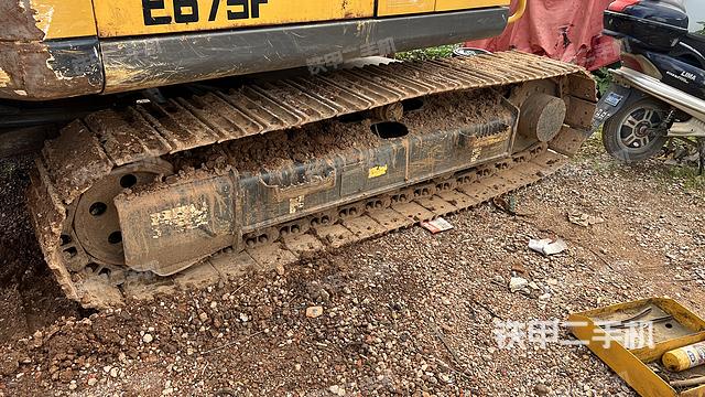 单侧履带整体(整机外观) 单侧履带整体(整机外观)
