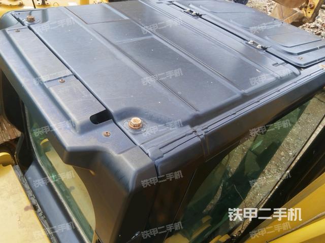 驾驶室顶部(整机外观) 驾驶室顶部(整机外观)