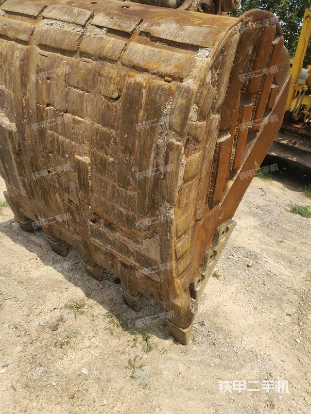 铲斗右后整体(工作和回转装置) 铲斗右后整体(工作和回转装置)