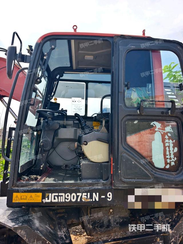 驾驶室正侧(驾驶室部分)  驾驶室正侧(驾驶室部分)