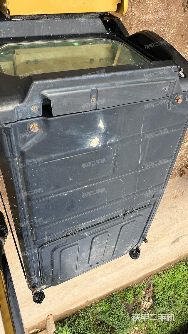 驾驶室顶部（整机外观）