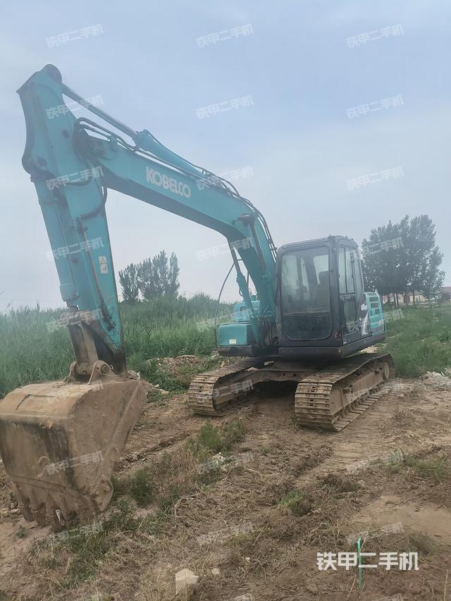 神鋼SK130-8挖掘機(jī)