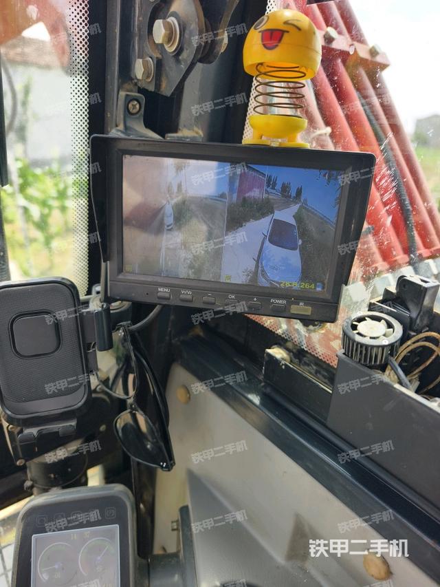 显示屏 (驾驶室部分) 显示屏 (驾驶室部分)