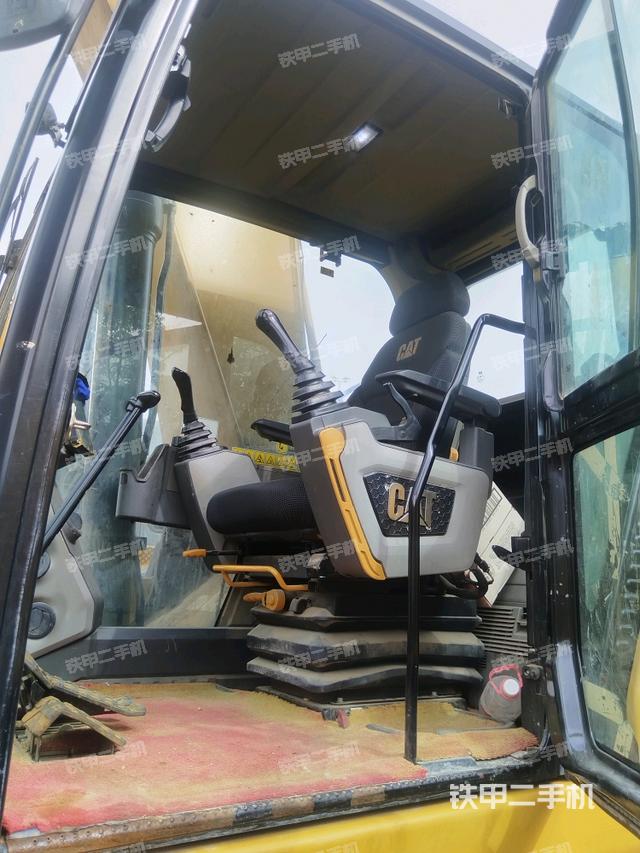 驾驶室整体(整机外观) 驾驶室整体(整机外观)