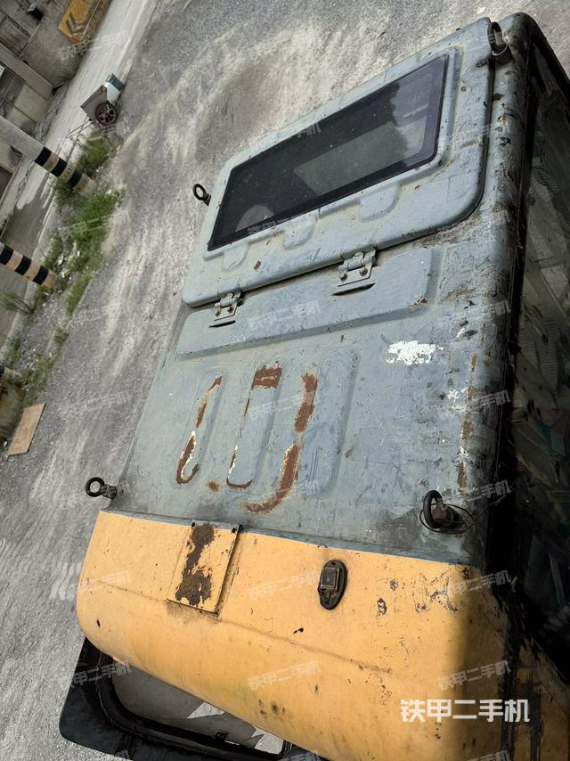 驾驶室顶部（整机外观）