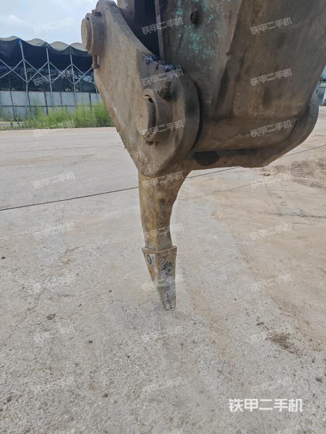 铲斗右后整体(工作和回转装置) 铲斗右后整体(工作和回转装置)