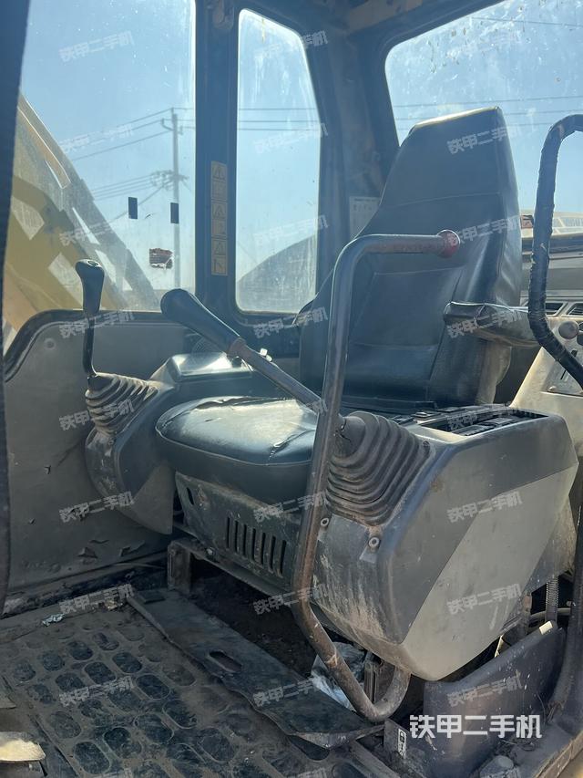 驾驶室整体(整机外观) 驾驶室整体(整机外观)