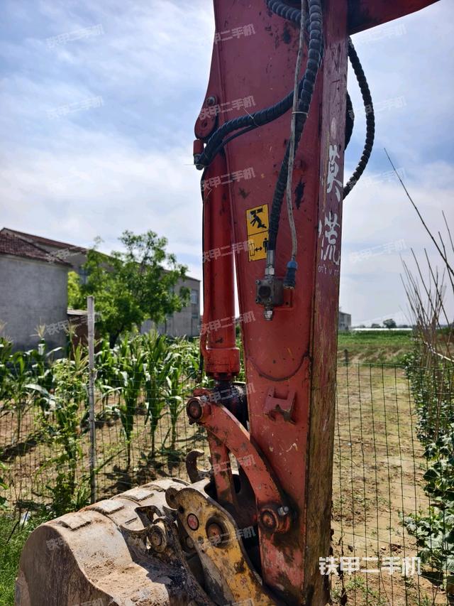 小臂整体左后(工作和回转装置) 小臂整体左后(工作和回转装置)