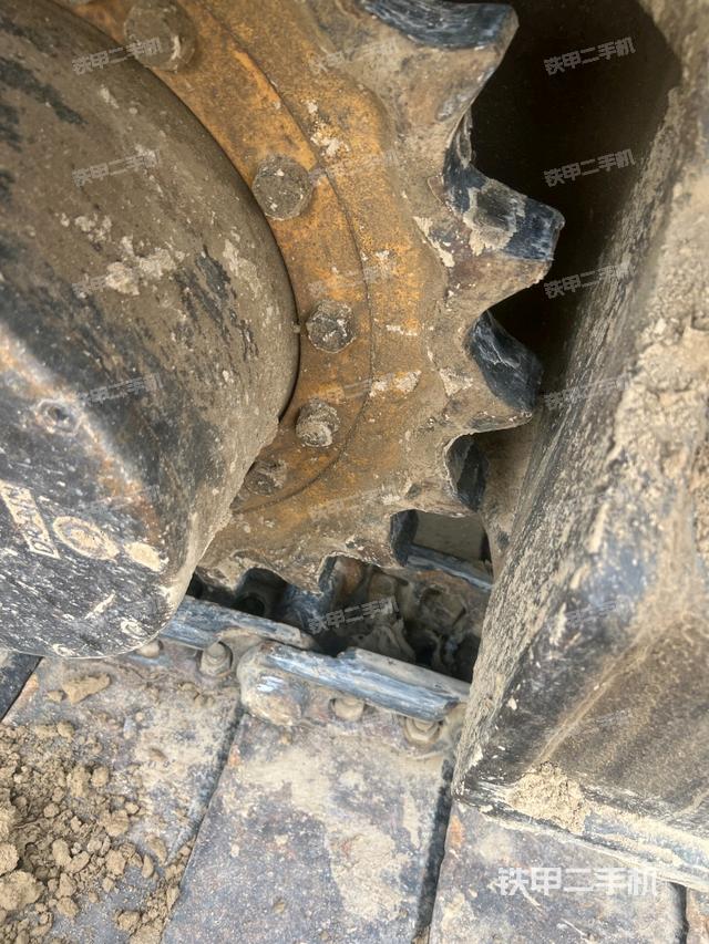 单侧履带整体(整机外观) 单侧履带整体(整机外观)