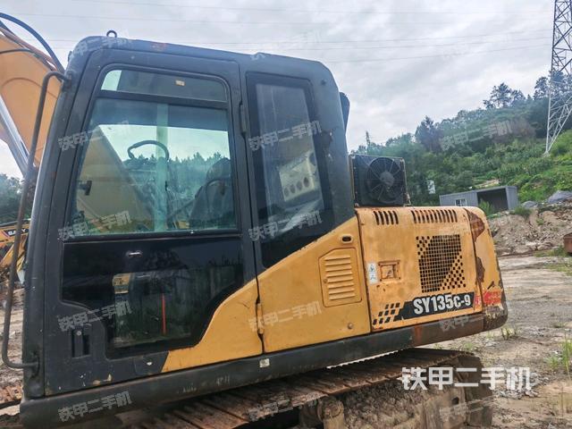 后窗玻璃角標（駕駛室部分）