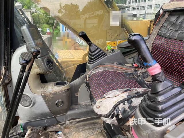 驾驶室整体(整机外观) 驾驶室整体(整机外观)