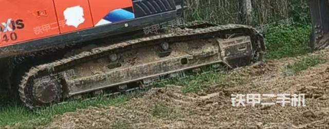 单侧履带整体(整机外观) 单侧履带整体(整机外观)